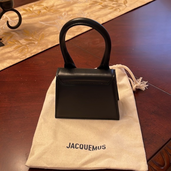 New Jacquemus black mini bag. The STRAP IS MISSING NO STRAP I carried it 1 time - Picture 3 of 6